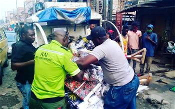 Traffic Gridlock: Lagos taskforce vows to intensify enforcement against traders, hawkers at Oshodi