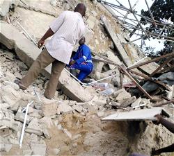 [UPDATED] 2 dead, 2 rescued, as 3-storey building under construction collapses in Lagos [Photos]