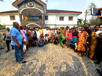 APC collapses in Udu as 2,000 leaders, members embrace PDP