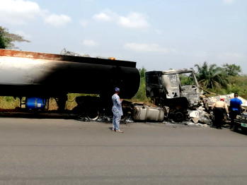 17 dead, 14 burnt beyond recognition in Lagos-Ibadan expressway accident