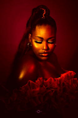 Meet Fast rising singer, Elmina: On the path to change the music scene