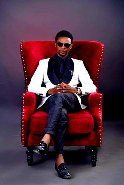 Comedian I Go Dye holds show “I Go Dye Standing” Easter Sunday