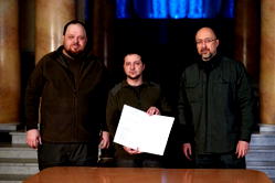 Photos: Ukraine’s president applies for country to become member of EU