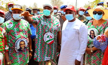 2022 Enugu LG Elections: Ugwuanyi takes PDP campaign to market places