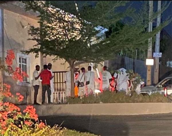 Panic as ‘Yahoo boys’ in white invade Abuja estate at midnight 