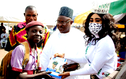 Face of Nigeria queen, Tracy Solomon donates educational materials to school in Taraba state