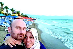 Husband kills pregnant wife after luring her to edge of cliff for fatal selfie