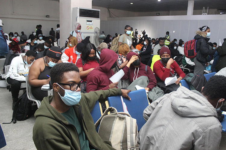 Nigerian students arrive from Ukraine