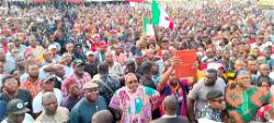 Ex Security Adviser, LG Chairman, others lead close to 10,000 APC members to PDP in Benue