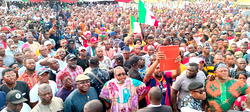 Ex Security Adviser, LG Chairman, others lead close to 10,000 APC members to PDP in Benue