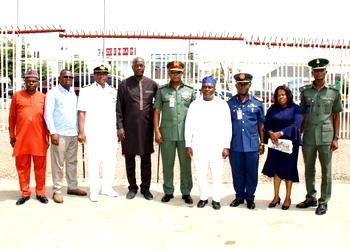 Director of Defence Information visits Vanguard, seeks support