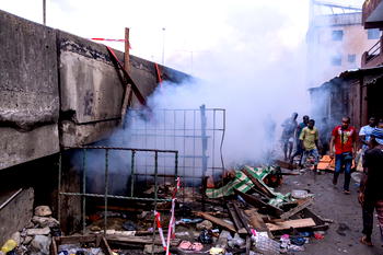 Apongbon Fire: Lagos govt shuts Eko Bridge indefinitely