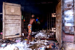 Apongbon: Lagos govt issues 48hrs quit notice to owners of shops under bridges