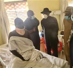 Auto crash: Jonathan visits injured aide in hospital