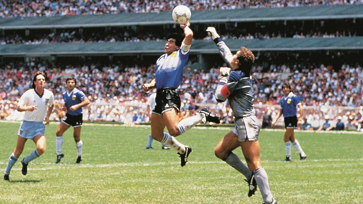 Retour sur la 'Main de Dieu' et le 'But du Siècle' : deux records de Maradona contre l'Angleterre