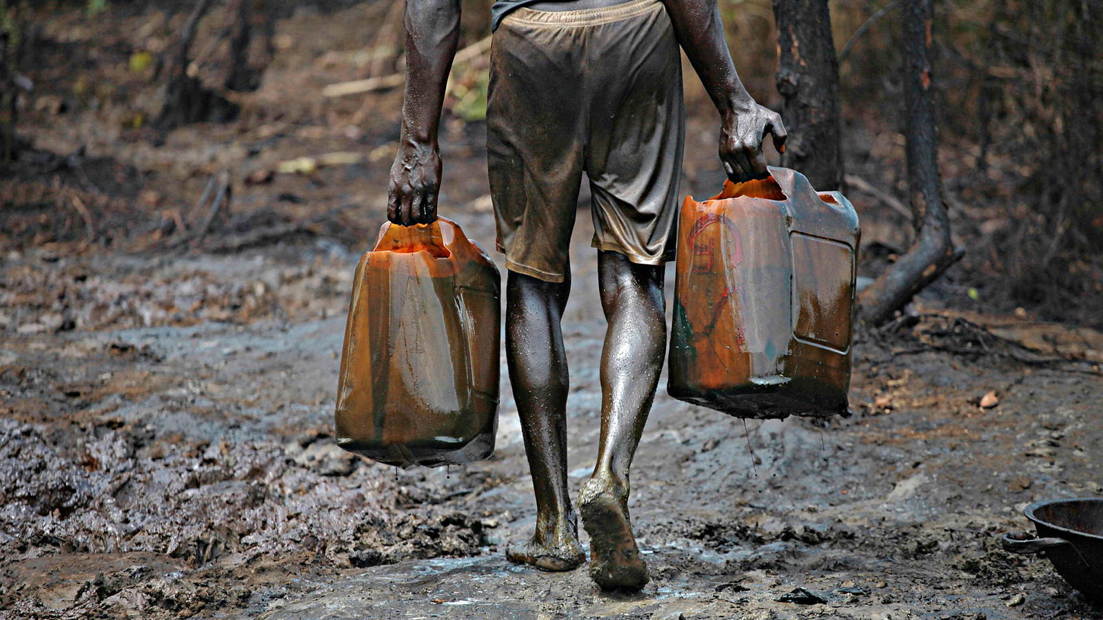 The bags President Buhari's security detail were carrying in Imo