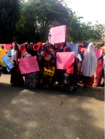 Breaking: Protesters storm Jonathan’s office, ask him to declare for presidential race