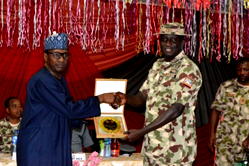7 Div host discharged soldiers to a valedictory buffet in Borno