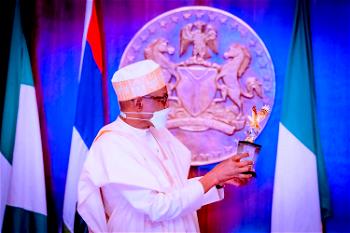 Just in: Buhari bags Global Integrity, Anti-Corruption Award of Excellence