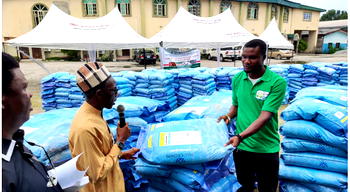 LIFE-ND project presents 1,100 bags of fish feeds to incubation centres in Delta