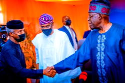 BREAKING: Tinubu, Osinbajo ‘shake hands’ as Southwest APC 2023 presidential aspirants meet
