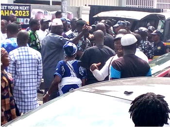 Primary: Somolu APC members protest alleged imposition of candidate