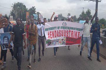 Traffic gridlock in Benin as students protest continued ASUU strike -  Vanguard News