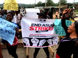 ASUU strike: Travellers stranded as varsity students barricade highways