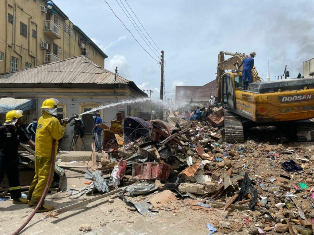 Residents resist moves to demolish distressed building in Lagos