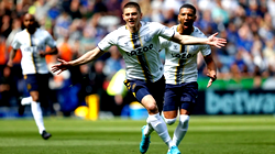 Everton move out of bottom three with win at Leicester