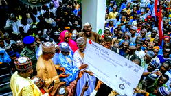 2023 Governorship: 179 associations present N50m cheque for Zulum’s form 
