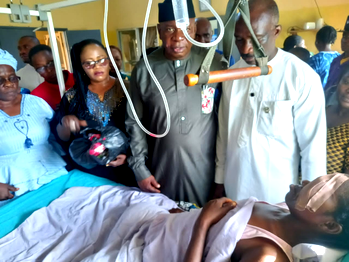 Owo Massacre: NANNM President, Ondo Chapter donate cash to nurse who lost both legs in Owo attack
