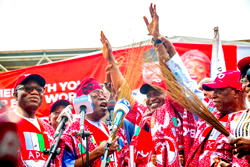 Trending: Drama as Fayemi introduces Gov Abiodun as ‘Eleyi of Ogun State’ at Ekiti rally