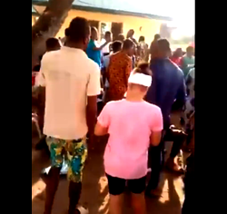 [Videos] Uproar as hoodlums attack Igbo traders who shut down shops to register for PVC in Lagos