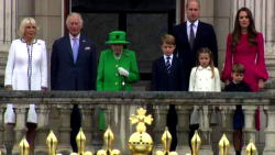 Queen Elizabeth makes surprise appearance on balcony at Platinum Jubilee finale