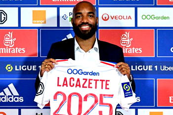 Lacazette returns to Lyon on three-year-deal