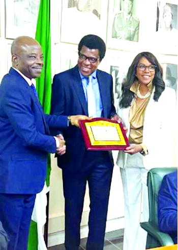 Award photo: Nigerian High Commissioner presents plaque to children of late Ambassador Leslie Harriman