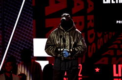 [Photos] Kanye West’s faceless appearance at BET Awards