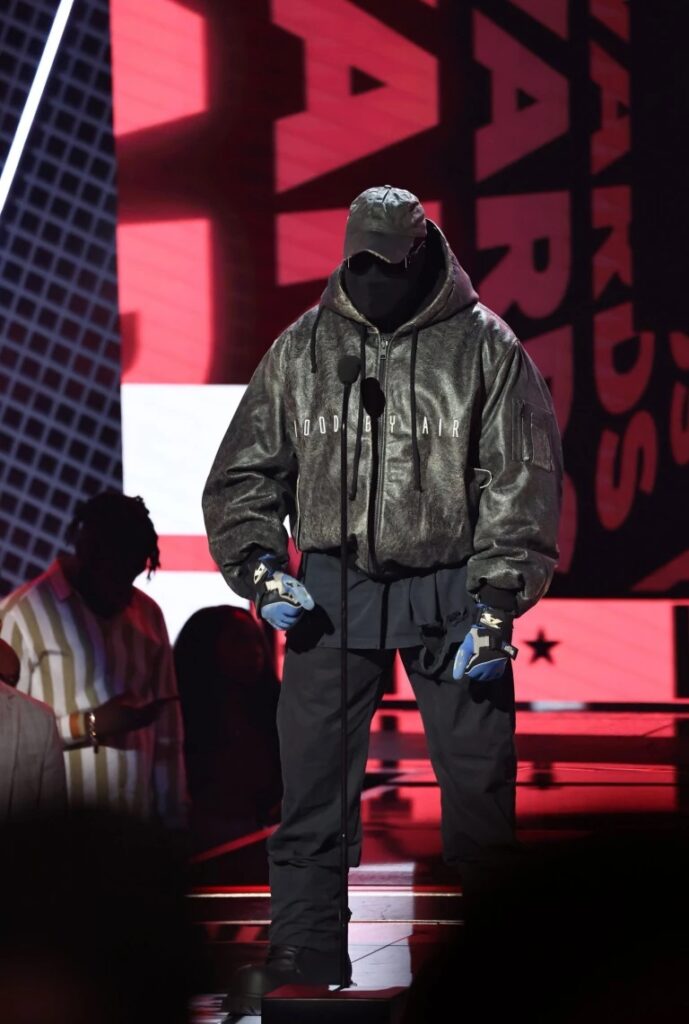 Kanye West confuses fans with face mask at BET Awards 2022