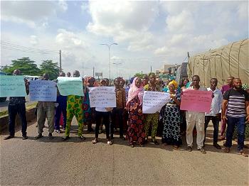 Osun shop owners protest against govt refusal to redeem over N1bn compensation pledge