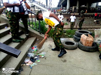 Nigerian Army DAY: 9 Brigade conducts sanitation excercise in Lagos