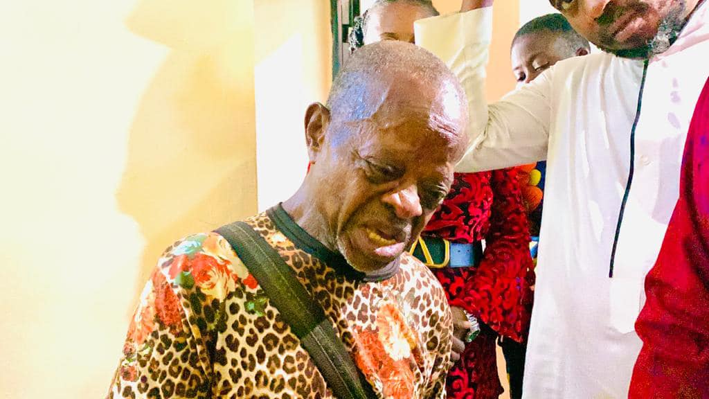 [Photos] Tears of Joy as apostle Chibuzor gifts free house to homeless veteran actor, Aguba