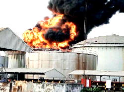 Explosion from burning tank farm rocks community in Warri