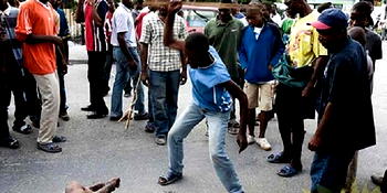 Mob set ablaze 3 POS robbers in Aba