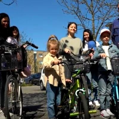 Ukraine-Russia war: Danes donate bicycles to refugee