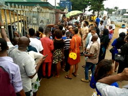 Teeming registrants besiege Rivers INEC office, beg for extension