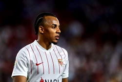 Official: Kounde joins Barcelona