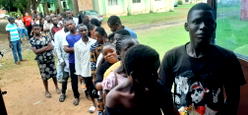 PVC registration: Prospective registrants defy downpour, besiege Makurdi INEC office to beat deadline