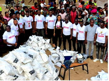 Archbishop Sam Zuga visits 2 Benue IDP camps, donates relief materials