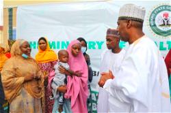 Zulum hands over 81 apartments, N79m to 81 medical doctors 